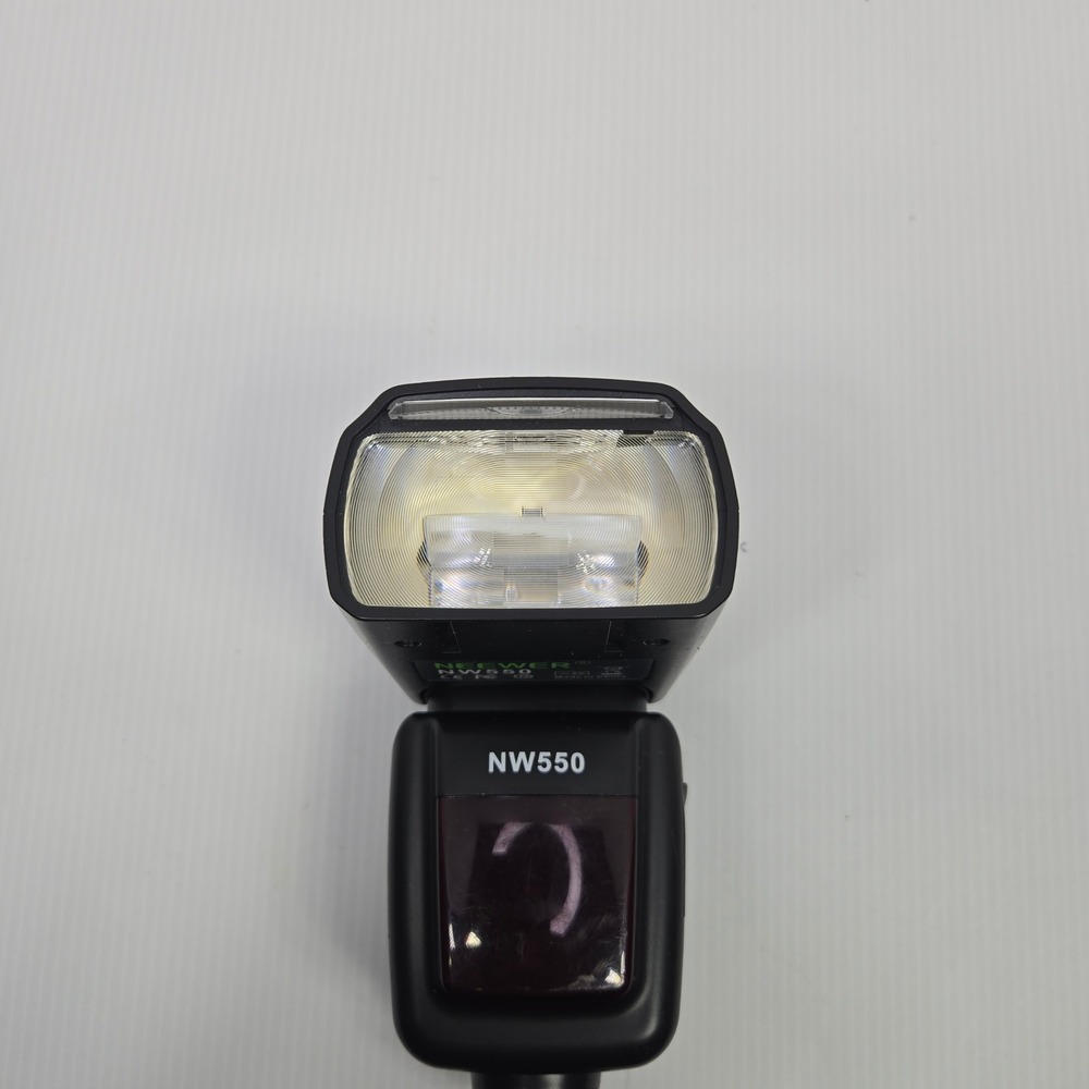 Neewer‎ NW550 Speedlite Flash Manual DSLR Camera Lighting Black Universal Size